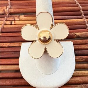 Marc Jacobs Vintage Cream and Gold Flower Perfume Ring Size 7.5
